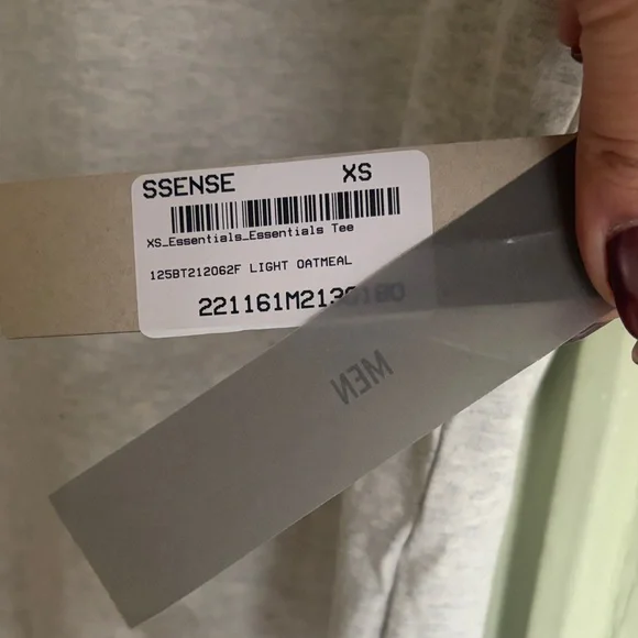 Essentials tee - Picture 3 of 4